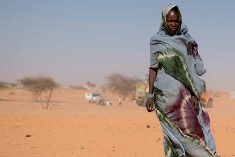 Mauritanian woman in the desert during a desert storm