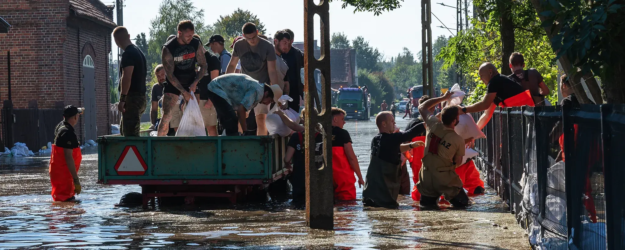 Flooding due to heavy rainfall and flooding. Residents help their neighbors.